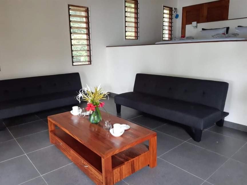 פורט וילה Whispering Palms - Absolute Beachfront Villas מראה חיצוני תמונה