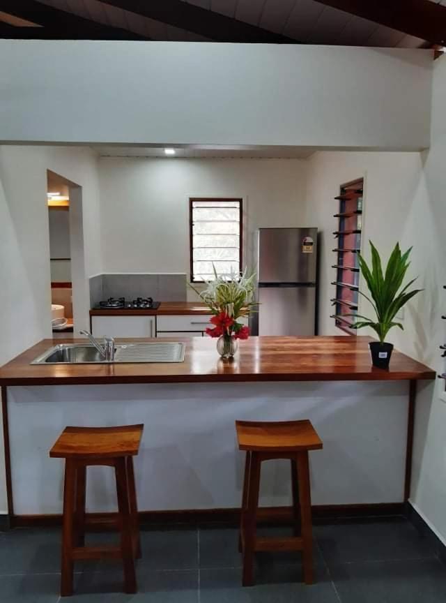 פורט וילה Whispering Palms - Absolute Beachfront Villas מראה חיצוני תמונה