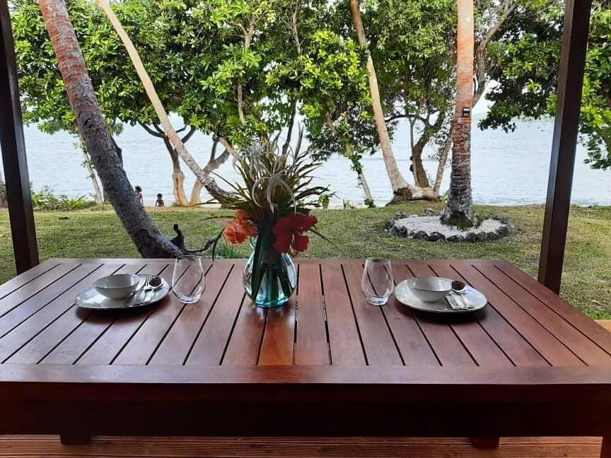 פורט וילה Whispering Palms - Absolute Beachfront Villas מראה חיצוני תמונה