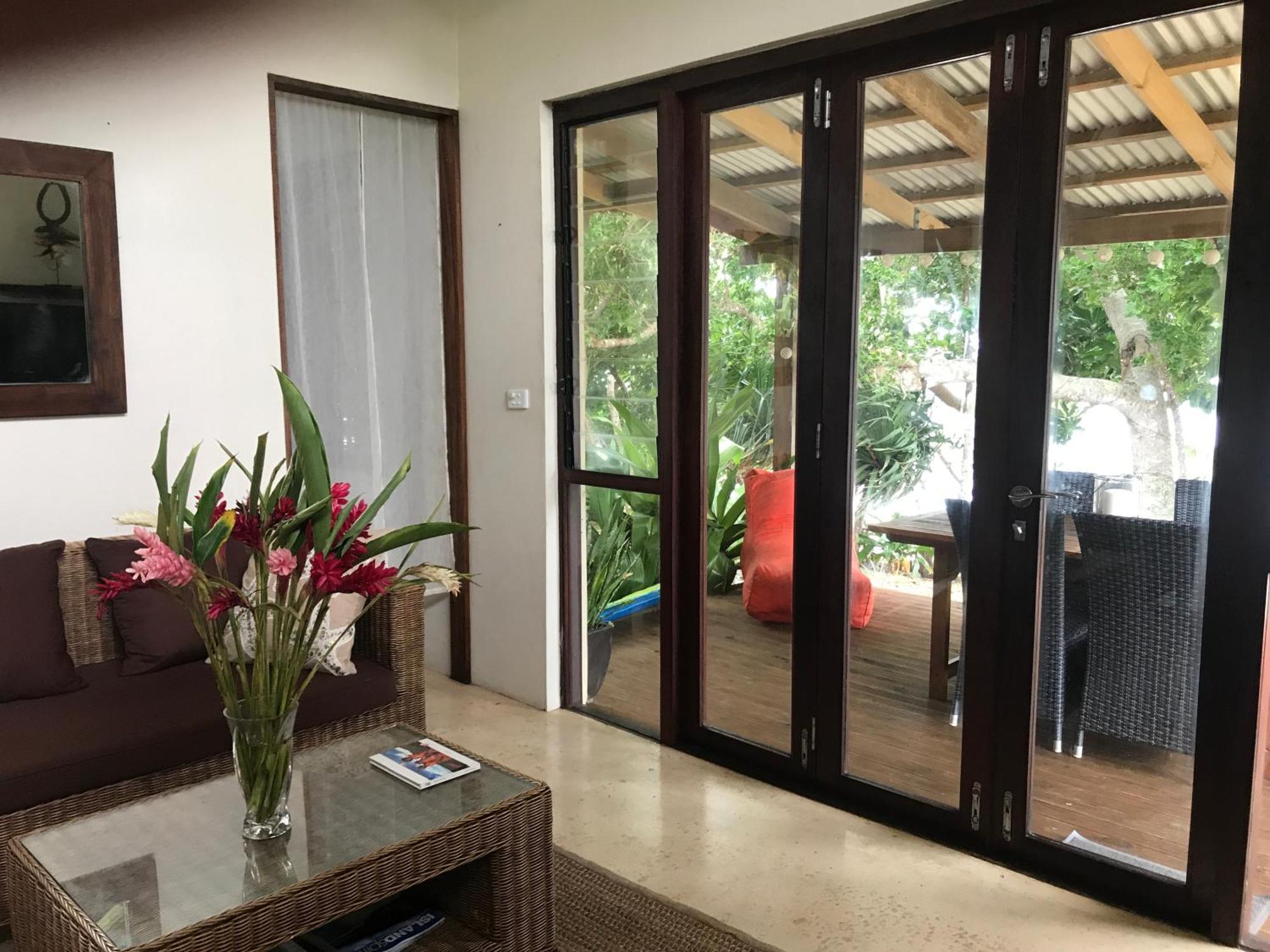 פורט וילה Whispering Palms - Absolute Beachfront Villas מראה חיצוני תמונה