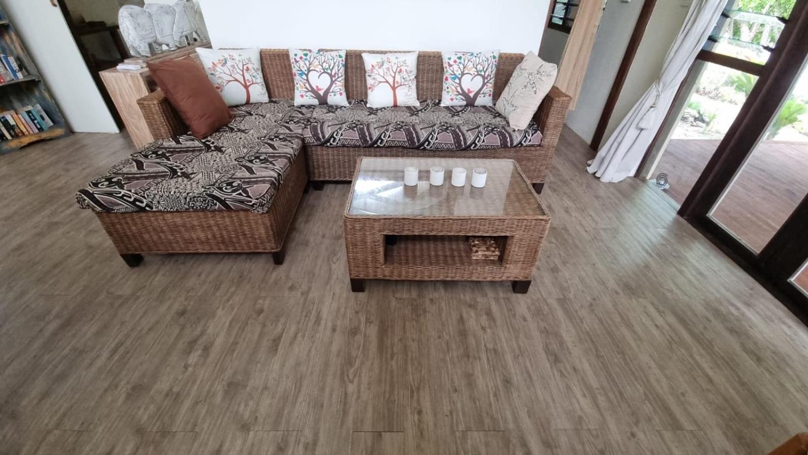 פורט וילה Whispering Palms - Absolute Beachfront Villas מראה חיצוני תמונה