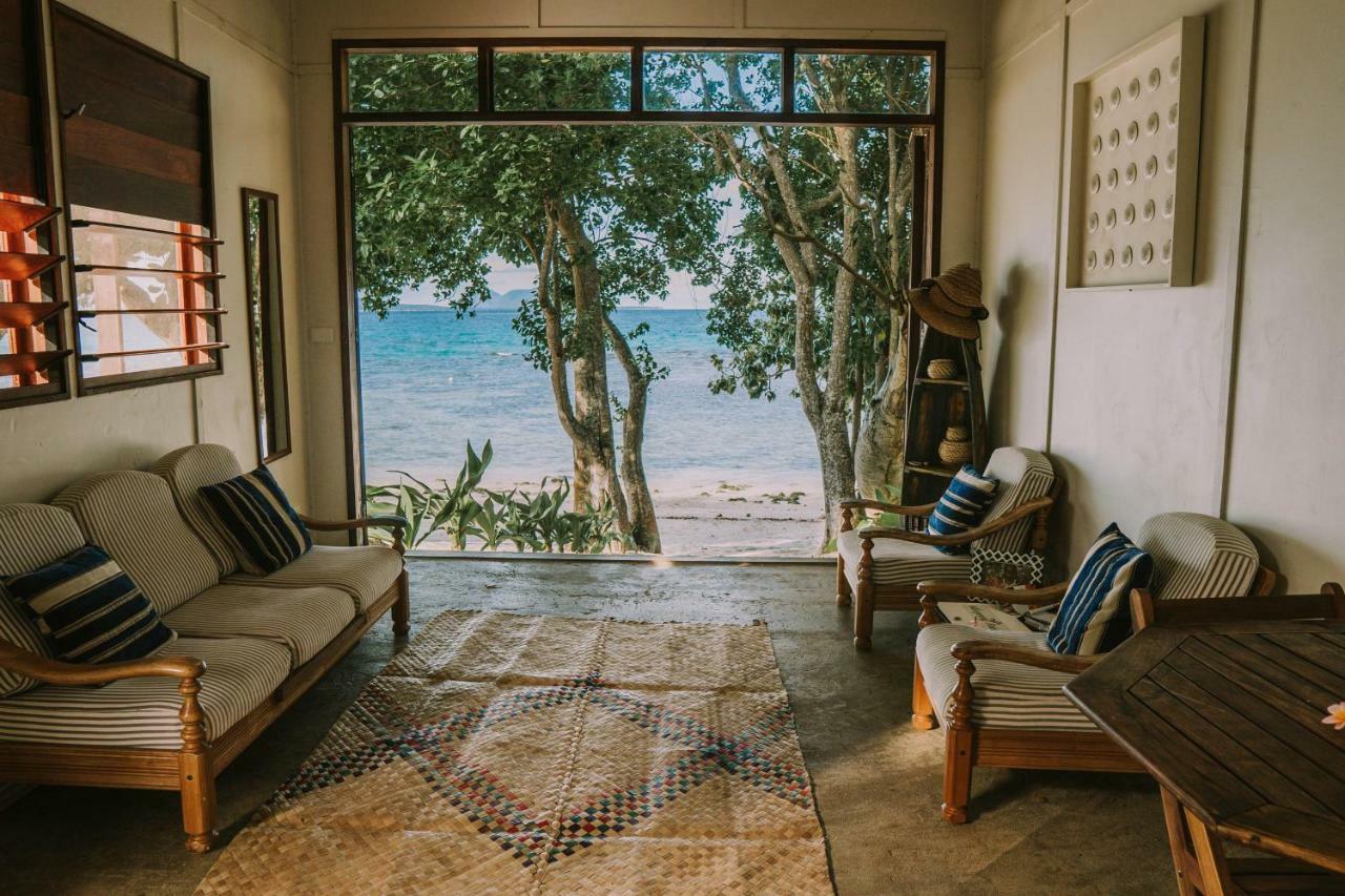 פורט וילה Whispering Palms - Absolute Beachfront Villas מראה חיצוני תמונה
