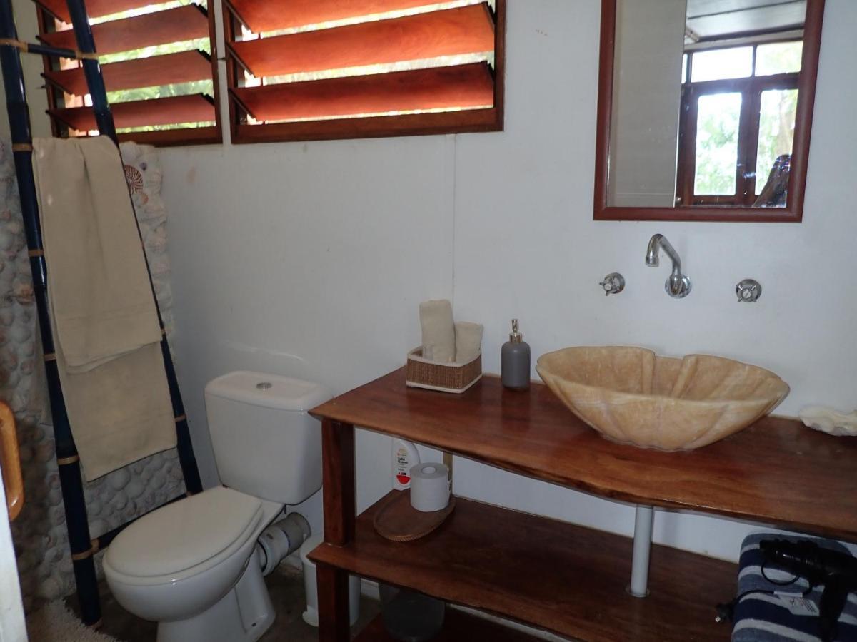 פורט וילה Whispering Palms - Absolute Beachfront Villas מראה חיצוני תמונה